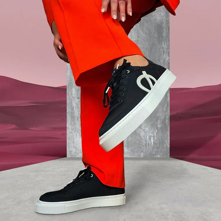 LØCI的小黑鞋簡單又百搭。品牌提供