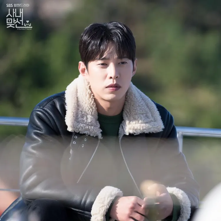 宋元錫《社內相親》飾演女主角初戀民宇。翻攝SBS