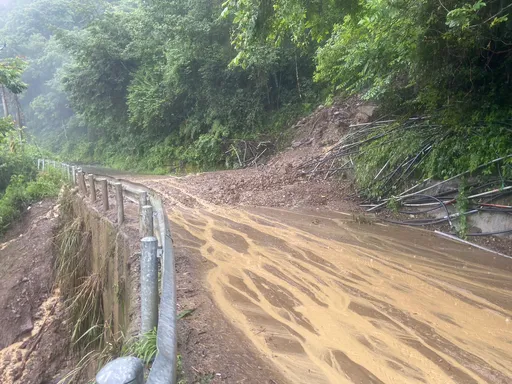 南投力行產業道路又坍了 3處崩塌點阻斷交通!入山請改道