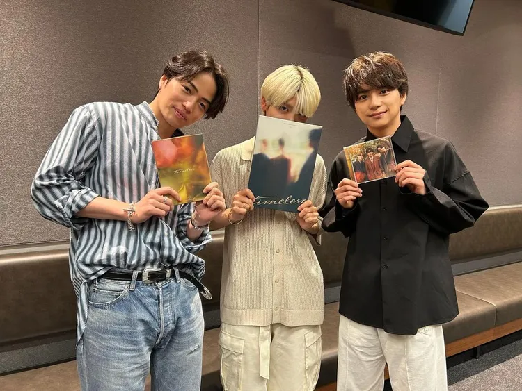 「Sexy Zone」改名為「timelesz」後發行新EP，成員菊池風磨（左起）、松島聰、佐藤勝利陷入苦戰。翻攝timelesz_official IG