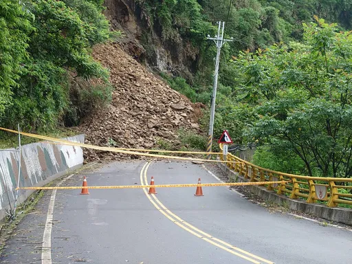 连假入山先查询!奥万大路坍休园3天 玉山国家公园这路段封闭