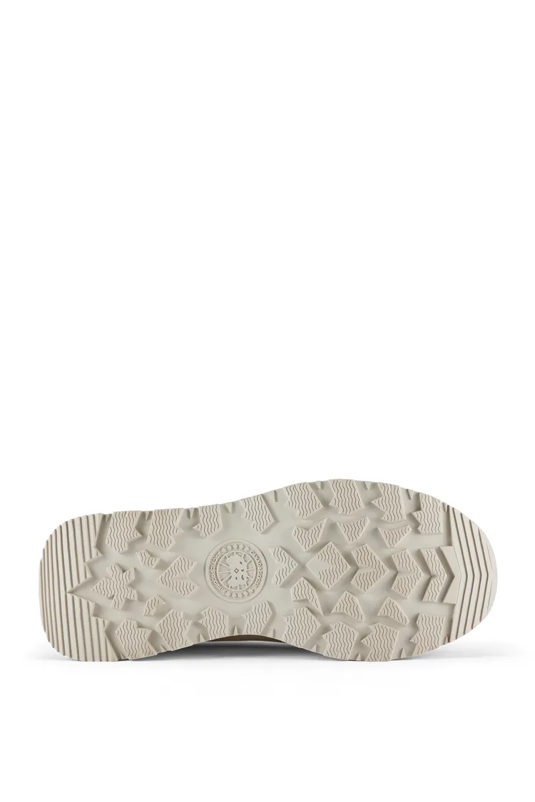 多面向鞋底的紋理靈感來自楓葉。品牌提供