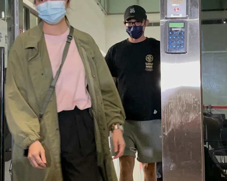 王柏傑經過10小時應訊，露出一臉疲態。特勤中心攝