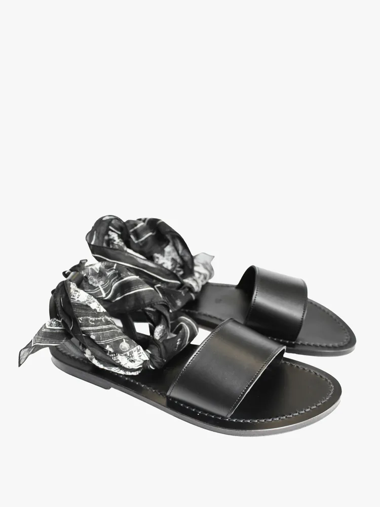 聯名涼鞋Prométhée款式，1萬5980元。品牌提供