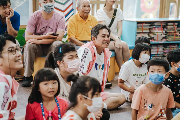 洪都拉斯讚嘆温貞菱勇敢，竟選擇與小孩相處。客家電視台提供