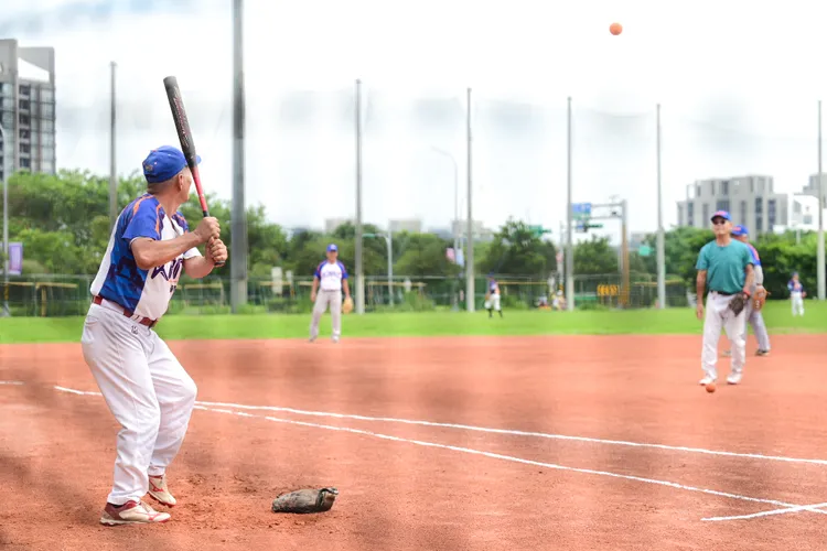 桃園盃全國社區慢速壘球錦標賽今天開打。桃園市府提供