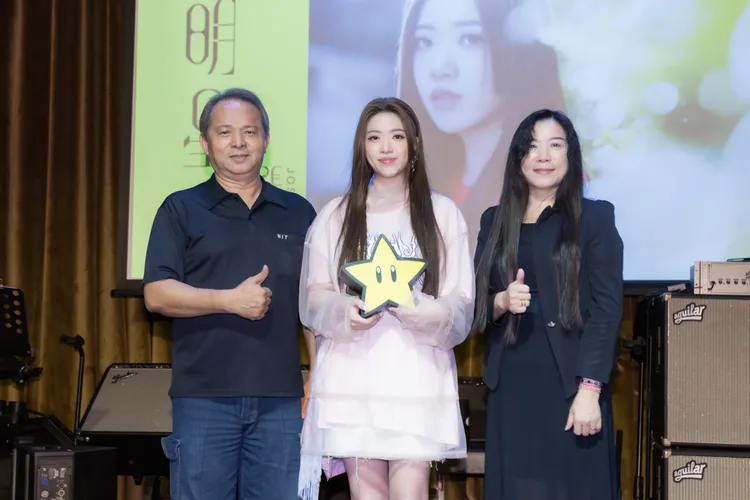 張喬西父母現身支持女兒。華納唱片提供