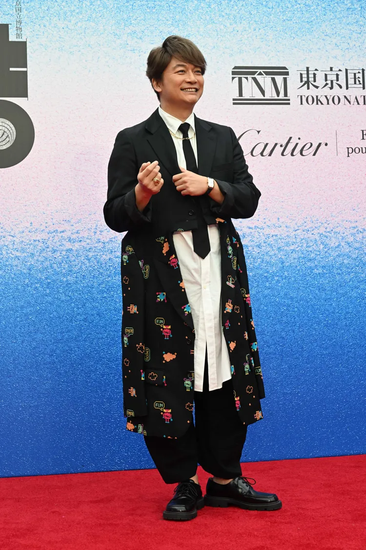 香取慎吾笑說想直接把戒指戴回家。翻攝encountofficial X