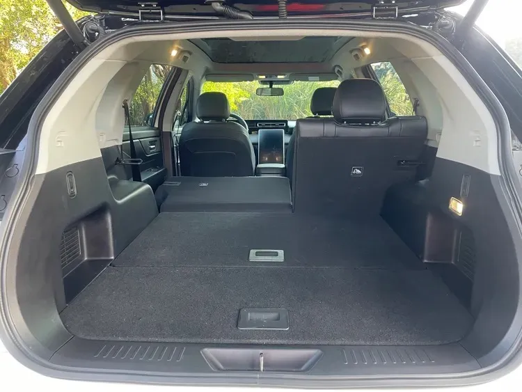 大肚量的行李廂空間，滿足封先生帶著家人到處旅遊的行囊裝載需求，重點是露營超好用。林浩昇攝