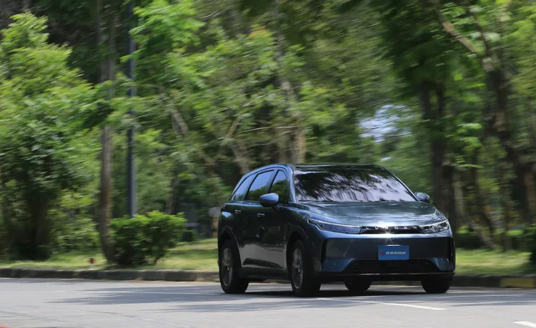 封先生剛開始使用One Pedal單踏板功能時，常會不由自主以油車方式放開電門，造成很大的頓挫感，但我現在反而很享受單踏板模式。林浩昇攝