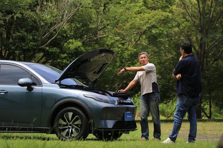 現任LUXGEN車主可直接至官網升級為「白金會員」，並可透過專屬的白金邀請碼給予親友購車資格，完成交車後即可獲取2,000亮點的邀請獎勵。林浩昇攝