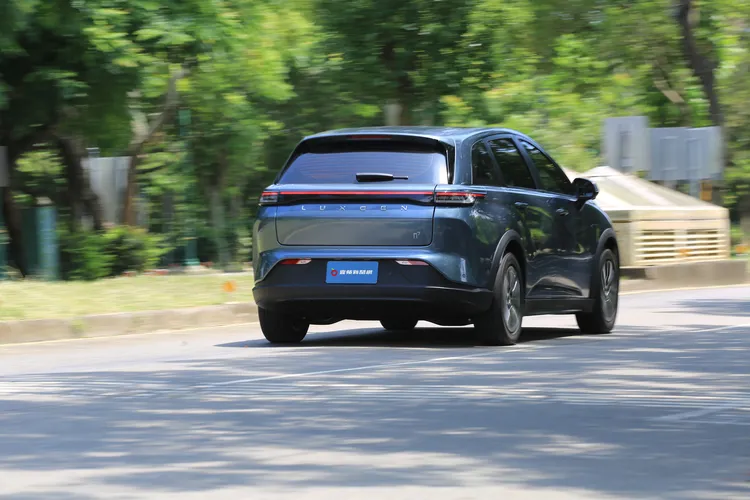 封先生表示LUXGEN n⁷的動力表現足夠他到處旅行，駕駛起來非常輕鬆愜意。林浩昇攝