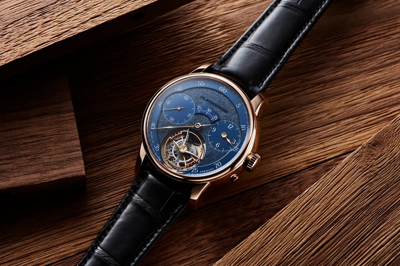 Primavera Classic Blue Tourbillon Tremblage Royal Blue陀飛輪腕錶,44.5mm,18K玫瑰金錶殼,銀材質錶盤,鱷魚皮革錶帶,動力儲存72小時,限量1只,668萬元。品牌提供