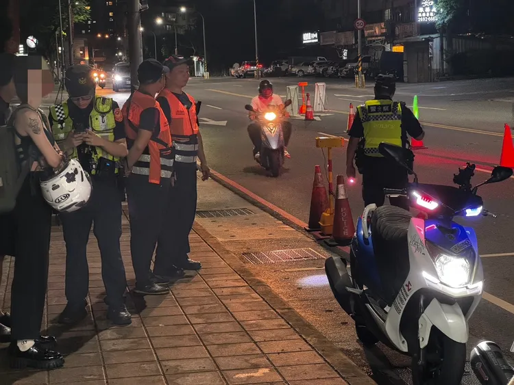 汐止警方設置攔檢點。警方提供