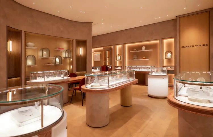 Hearts On Fire台北Sogo復興館4樓店面，整體走低調奢華風。品牌提供