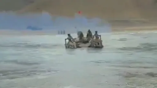 印度軍演遇山洪爆發 T-72坦克被沖走5軍人喪命