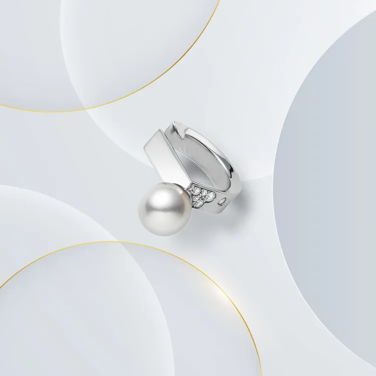 Universe Elements系列珍珠鑽石耳骨夾，6萬7000元。品牌提供