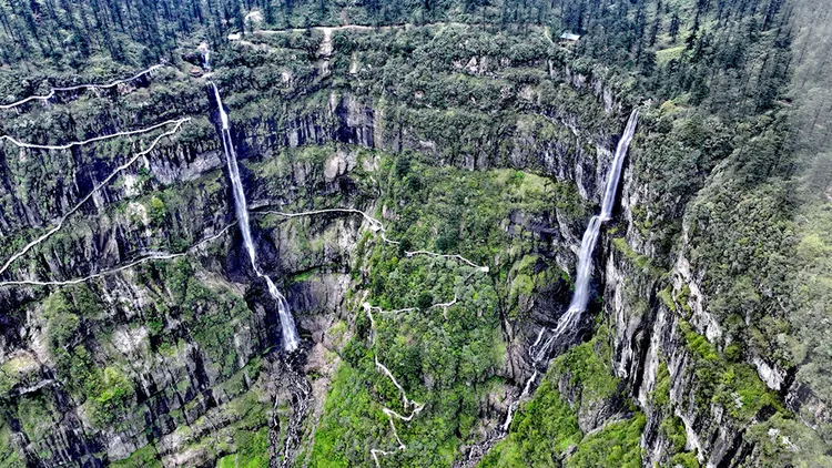 瓦屋山風景區。翻攝自X