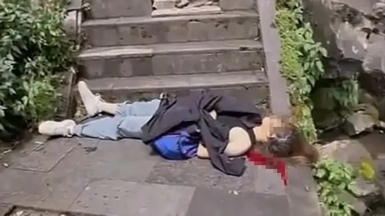 女遊客被落石擊中當場喪命。翻攝自X