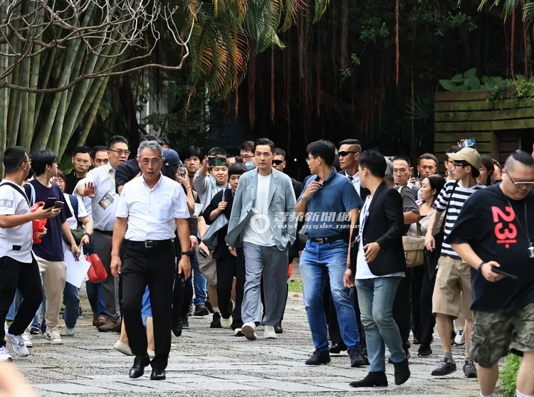 現場粉絲眾多，只為見胡歌一面。特勤中心攝