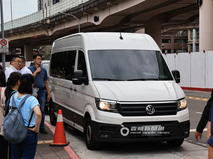 胡歌搭乘保母車出席活動。特勤中心攝