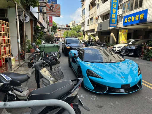 台中千萬麥拉倫違停 駕駛拒測後搞失蹤!挨罰恐再吃上「這2罪」