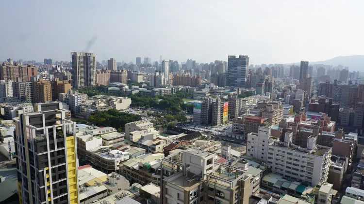 左營高鐵特區房市已出現5字頭成交行情，該現象在近期預售屋市場更為明顯。葉家銘攝