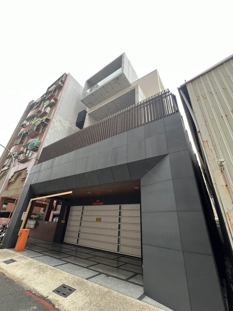 友眾建設過去推案不少創下區域高價行情，如左營高鐵豪墅「觀砥」，實登揭露6588萬元。葉家銘攝