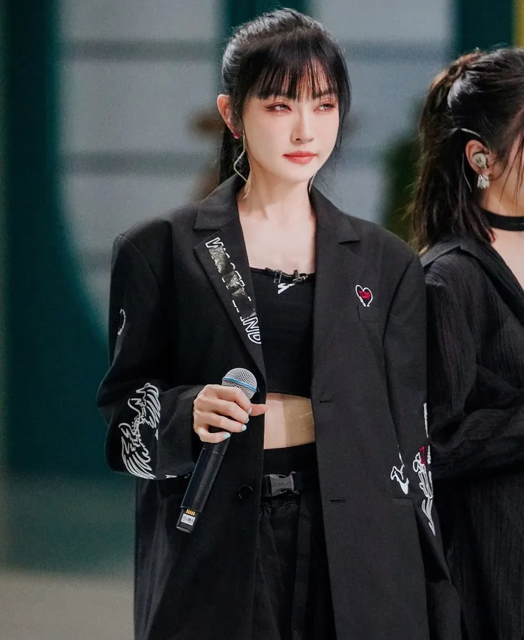 謝金燕持續交出超高水準精彩表演，成功闖進總決賽。翻攝謝金燕IG