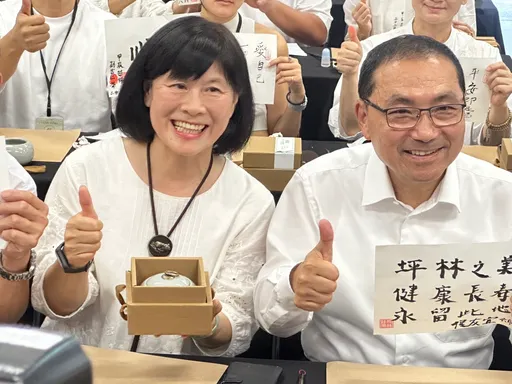 坪林首辦「千人封茶」熱鬧登場 侯友宜帶領祈福喝百萬冠軍茶