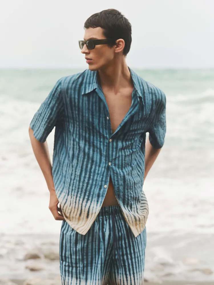 COS x TABATA SHIBORI聯名系列擁有獨特花紋。品牌提供