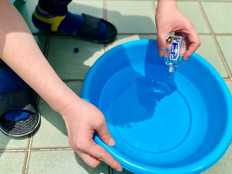 若無艾草、菖蒲，廖大乙建議也能滴白花油替代。王志弘攝