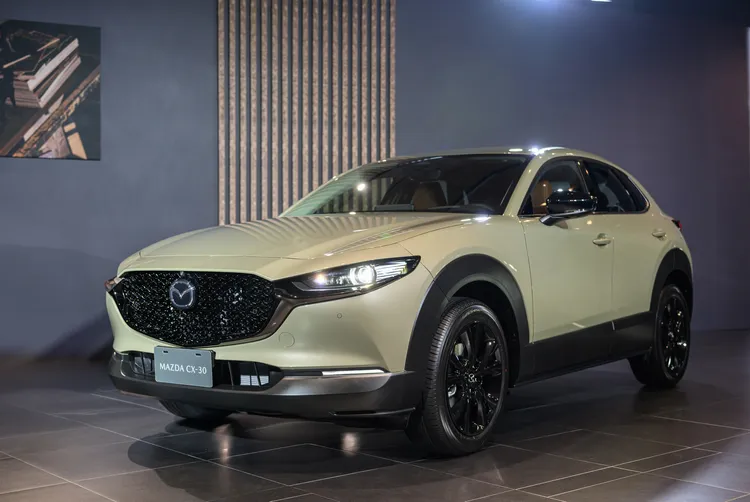25年式MAZDA CX-30入門車型20S Carbon Edition限時升級標配電動尾門，維持售價93.8萬元的期間限定價。Retro Sports Edition車型期間限定價為109.8萬元。業者提供