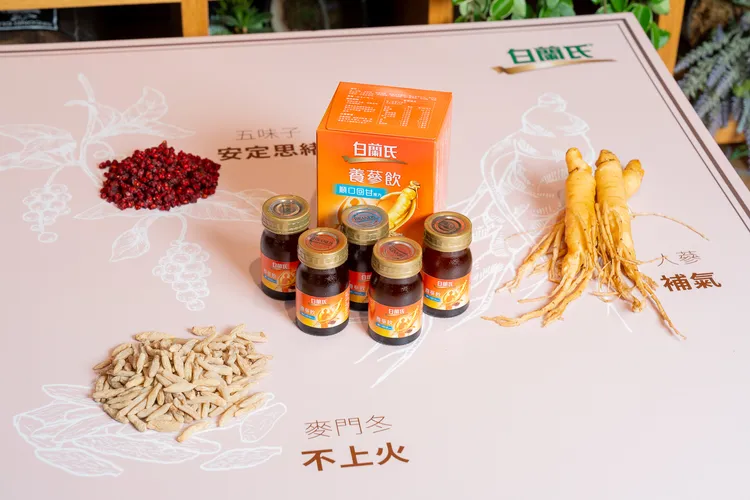 白蘭氏養蔘飲順口回甘複方：人蔘增補元氣、麥門冬不上火、五味子安定思緒，一瓶三效，複方相輔相成，全面守護健康。業者提供