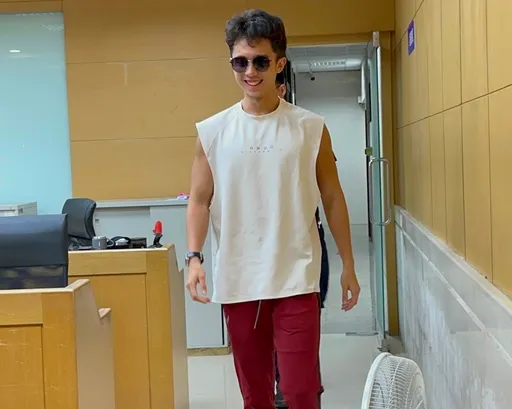 孫安佐30萬交保、責付孫鵬　露齒微笑還比這手勢