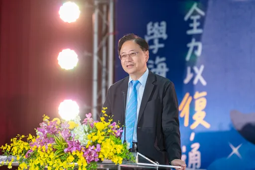 張善政出席復旦高中畢業典禮 勉畢業生將來用這身分回母校