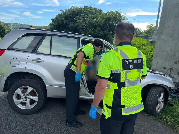警消到場救援。新竹市消防局提供