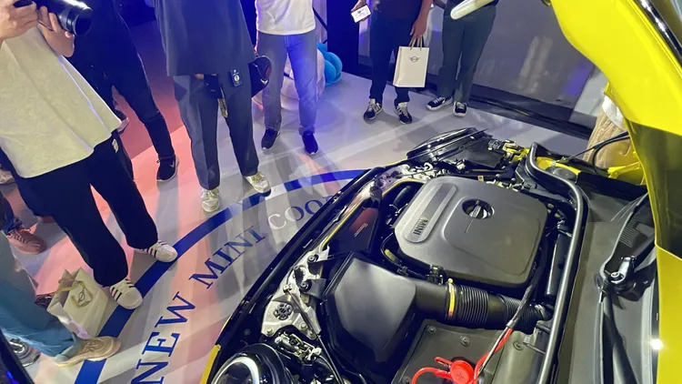 新一代輕量化的引擎與動力傳動系統強化駕車的靈活操控性，帶來go-kart般競速駕馭樂趣。林浩昇攝