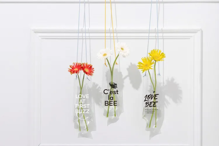 打卡贈送的隨身花袋禮物。品牌提供