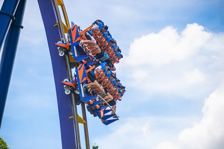 國際級刺激遊樂設施「飛天潛艇G5」以時速110公里，超越人體極限。劍湖山提供