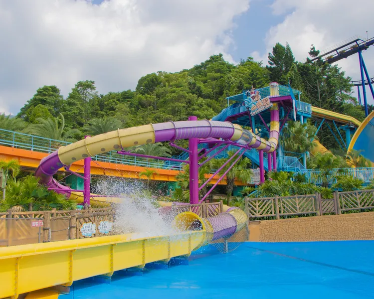 網友票選NO.1 最刺激水上設施「尖叫無底洞」只在夏日開放。劍湖山提供