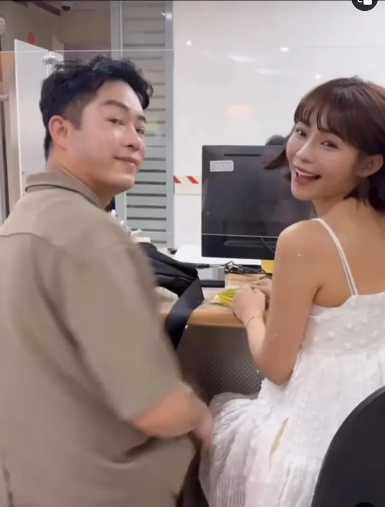 登記結婚模樣。翻攝林萱瑜臉書