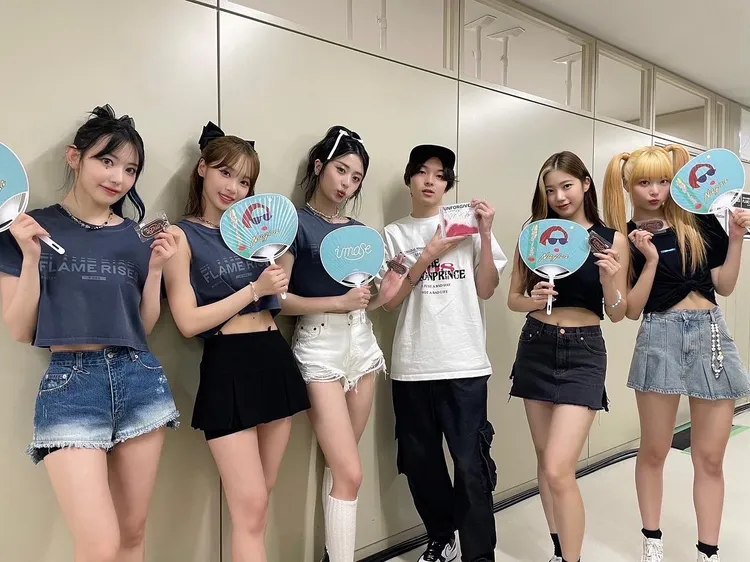 imase（右三）創作實力備受肯定，幫LE SSERAFIM寫歌。翻攝imase IG