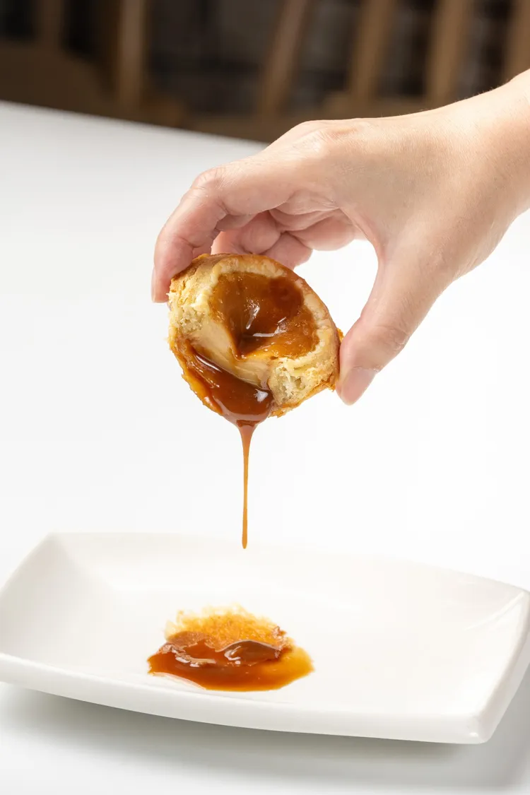 海鹽焦糖蛋撻流心般的焦糖。業者提供