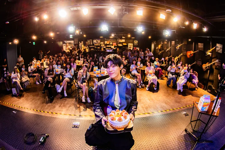 JUICE BOY舉辦首場簽唱會。華納音樂提供