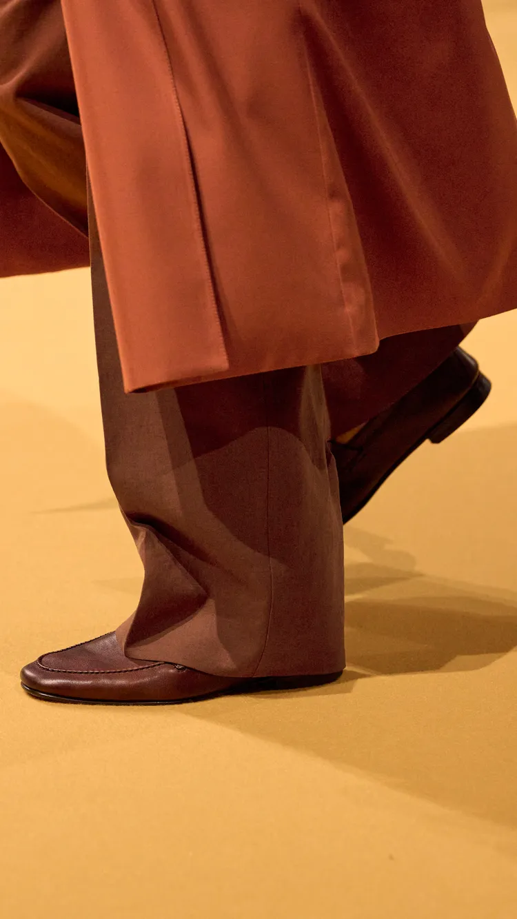 Mocassin是此次的唯一鞋履單品。品牌提供