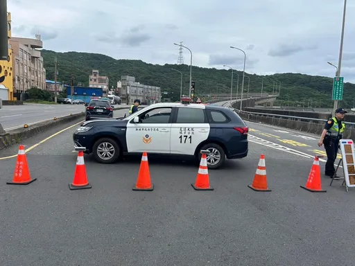 基隆潮境坍方!台2線雙向道路受阻 端午連假啟動雙A級管制