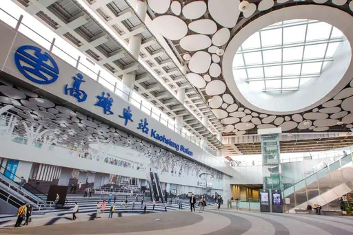 高雄車站天棚10月完工!1.5座艾菲爾鐵塔鋼構 串連綠色廊道