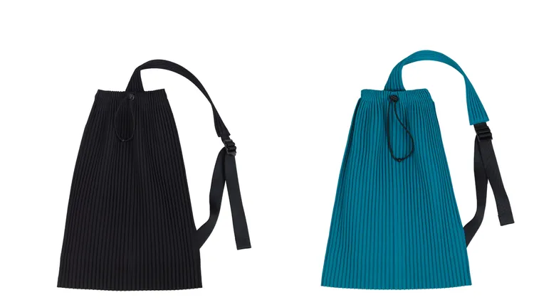 口袋縐褶束袋包，各1萬2300元。品牌提供