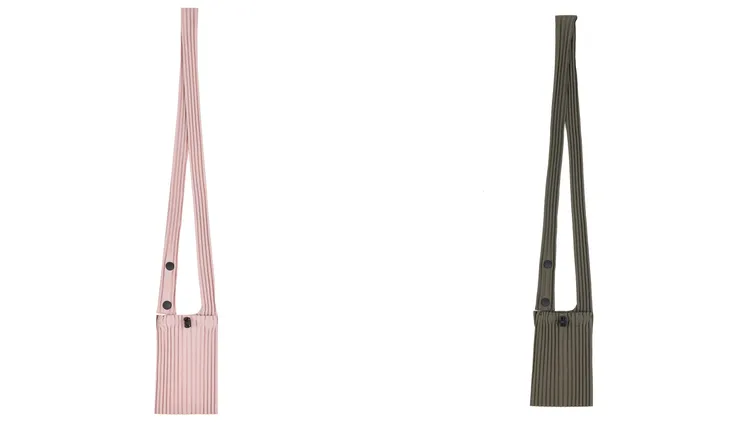 口袋縐褶手機包，各5300元。品牌提供